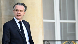 Gr&egrave;ve &agrave; No&euml;l: le gouvernement accro&icirc;t la pression sur la SNCF