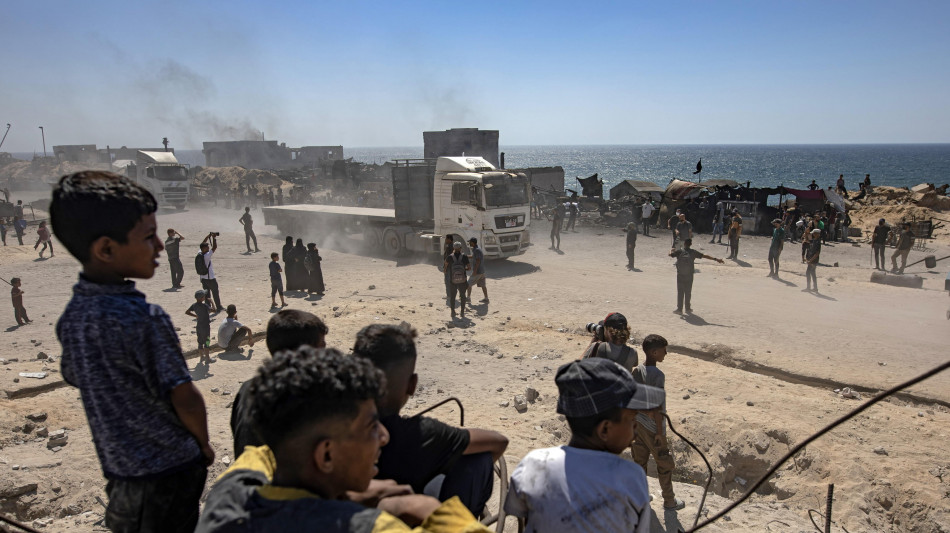 Fonti mediche, raid Israele a Gaza, i morti aumentano a 31