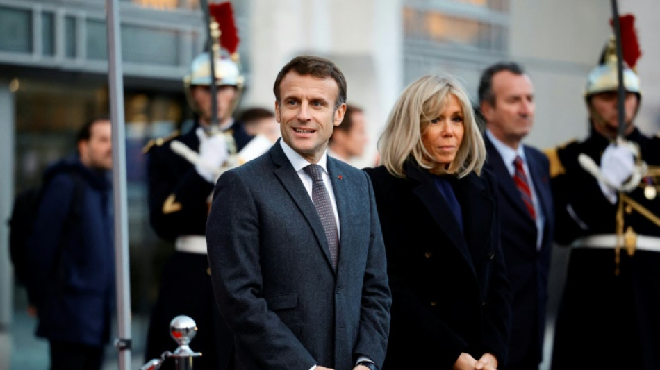 Macron au contact de maires "pris &agrave; la gorge" par les prix de l'&eacute;nergie