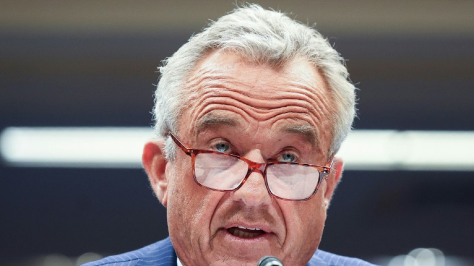 Kennedy Jr. destitui 17 especialistas do painel sobre vacinas nos EUA