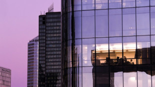 Mirar un partido de f&uacute;tbol durante el trabajo: &iquest;Cu&aacute;les son los riesgos?