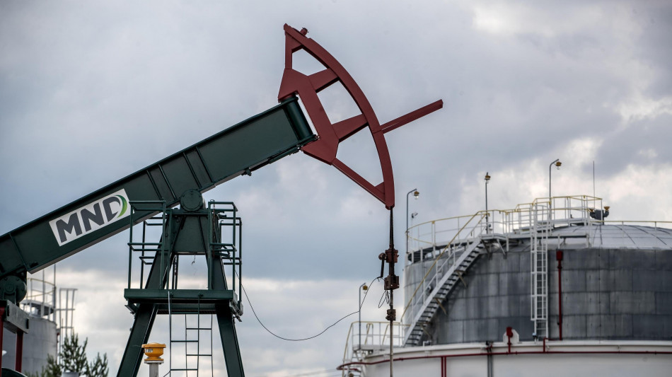 Prezzo del petrolio in lieve risalita a 64,8 dollari