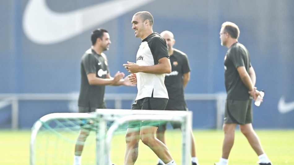 Barcelona introduce newly signed veteran midfielder Romeu