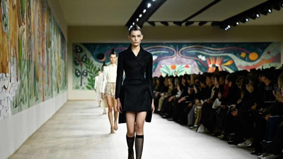 Maria Grazia Chiuri revisita los cl&aacute;sicos con Dior entre rumores de cambios