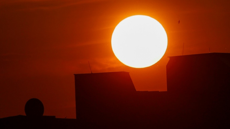 Kinder in überhitztem Auto eingeschlossen: Feuerwehr in Niedersachsen kühlt Wagen