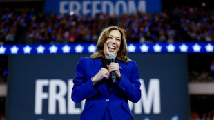 Delegados dem&oacute;cratas nominan a Kamala Harris en fiesta partidista