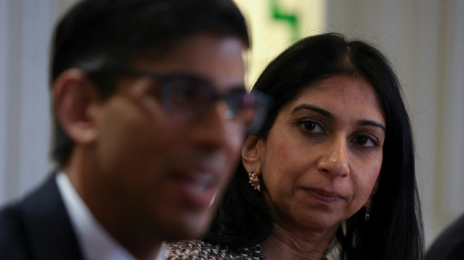 Ministra brit&acirc;nica ultraconservadora fica na berlinda por infra&ccedil;&atilde;o no tr&acirc;nsito