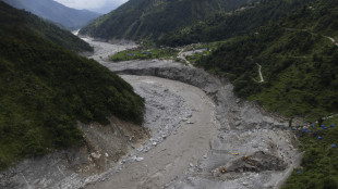 Media, almeno 1.280 persone morte nell'inondazione in Nepal