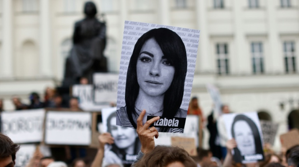 Tres m&eacute;dicos condenados a prisi&oacute;n en Polonia tras el deceso de una mujer a la que negaron un aborto