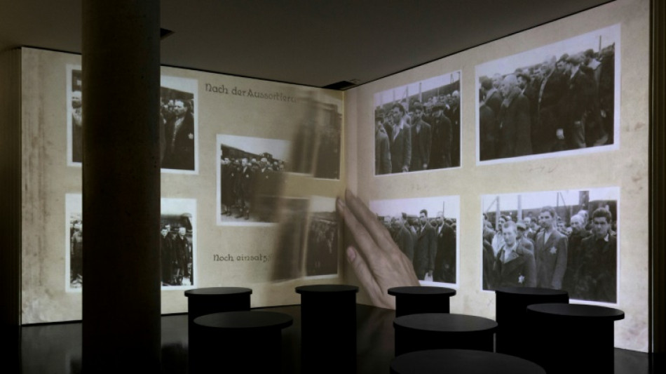 Par&iacute;s se asoma al escalofriante testimonio fotogr&aacute;fico de los nazis en Auschwitz