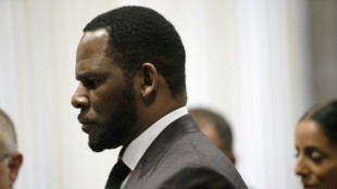 Le chanteur am&eacute;ricain R. Kelly, coupable de crimes sexuels, risque 25 ans de prison 