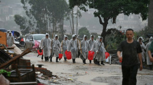 Inondations en Chine: 39 morts, habitants et secours s'attellent au nettoyage
