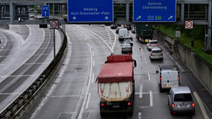 Unter fahrenden Lastwagen gerast: 33-J&auml;hriger stirbt bei Unfall in Niedersachsen