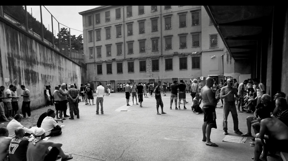 Aumentano i detenuti e le morti in carcere, in calo i suicidi