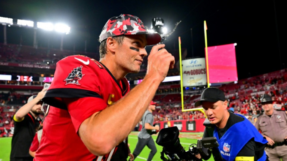 Brady's Bucs stun Saints with last-gasp TD
