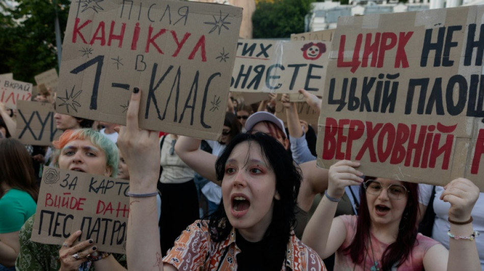 Verteidigungsminister-Aus sorgt in der Ukraine weiter f&uuml;r Protest - Angriffe auf Kiew