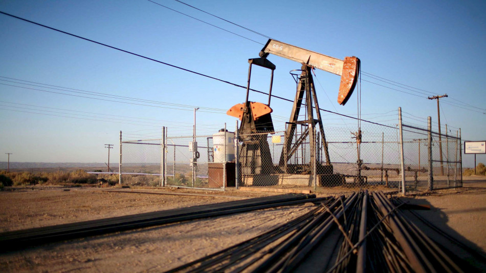 Il petrolio sale a New York a 64,15 dollari