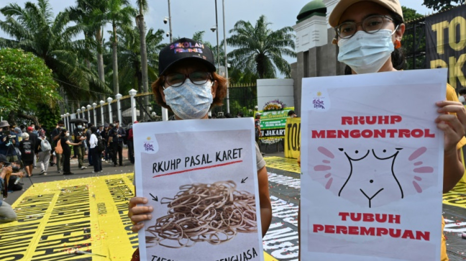 Indon&eacute;sie: le Parlement criminalise les relations sexuelles hors mariage