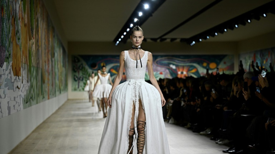 Cambios art&iacute;sticos, cierta nostalgia y bisuter&iacute;a en la Semana de Alta Costura parisina