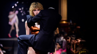 Viktor and Rolf cumplen 30 a&ntilde;os en la alta costura sin perder el sentido del humor