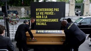 Vid&eacute;osurveillance algorithmique: Amnesty enterre symboliquement "la vie priv&eacute;e" au P&egrave;re-Lachaise