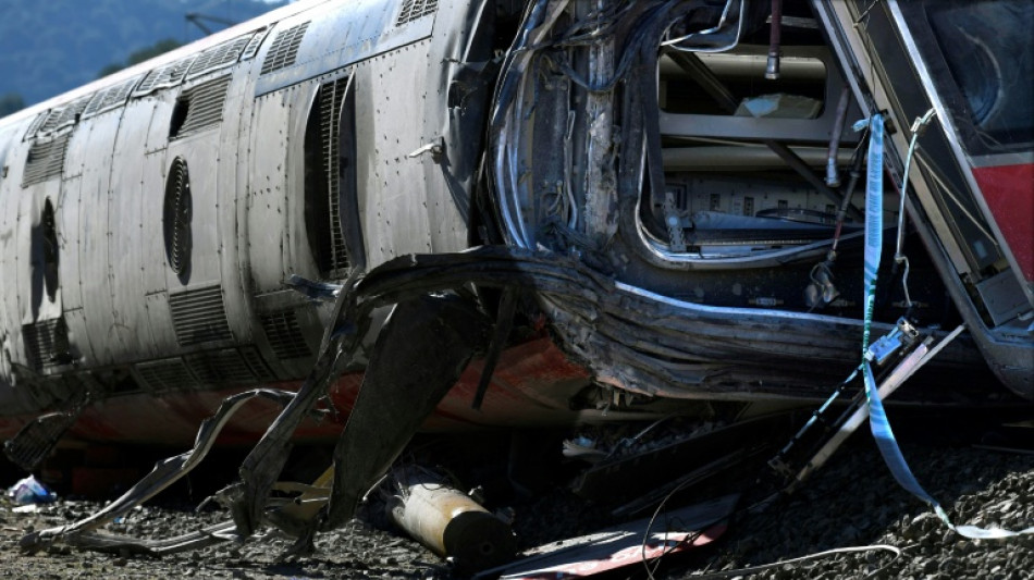 Minuto de silencio por la tragedia ferroviaria en la feria de turismo de Madrid