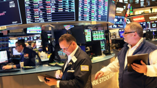 Wall Street cierra otra vez en fuerte baja preocupada por tasas y econom&iacute;a