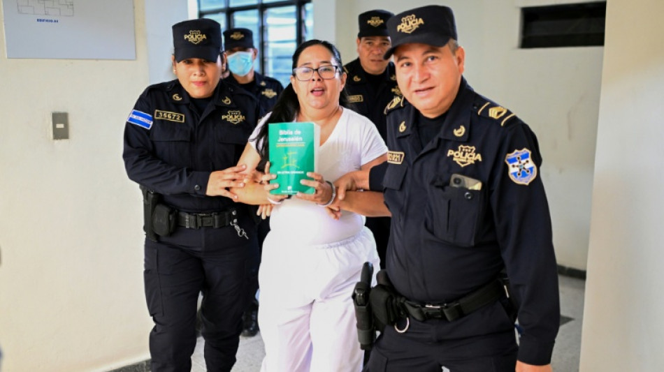 Abogada salvadore&ntilde;a activista de DDHH se declara una "presa pol&iacute;tica" de Bukele