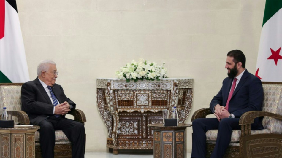 El presidente palestino visita Siria por primera vez en 16 años