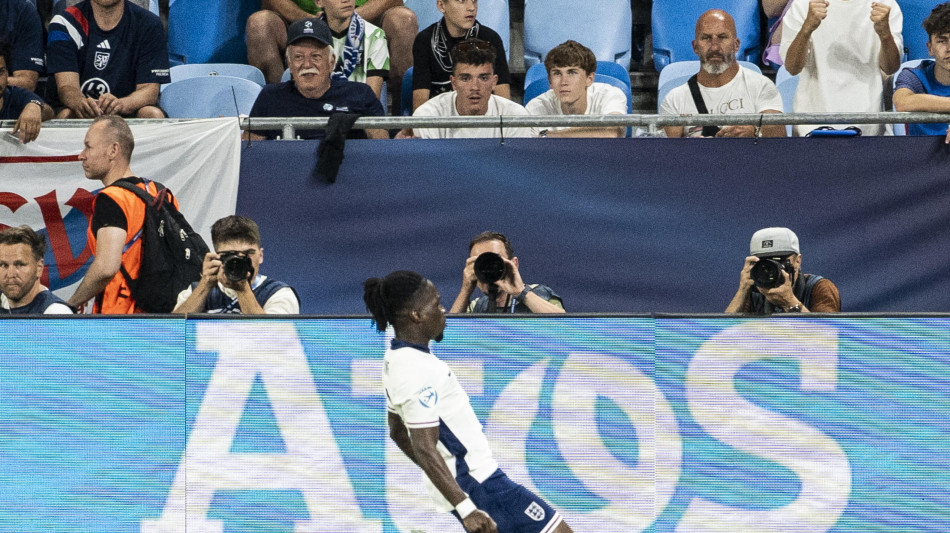 Calcio: al Bologna il giovane attaccante inglese Rowe