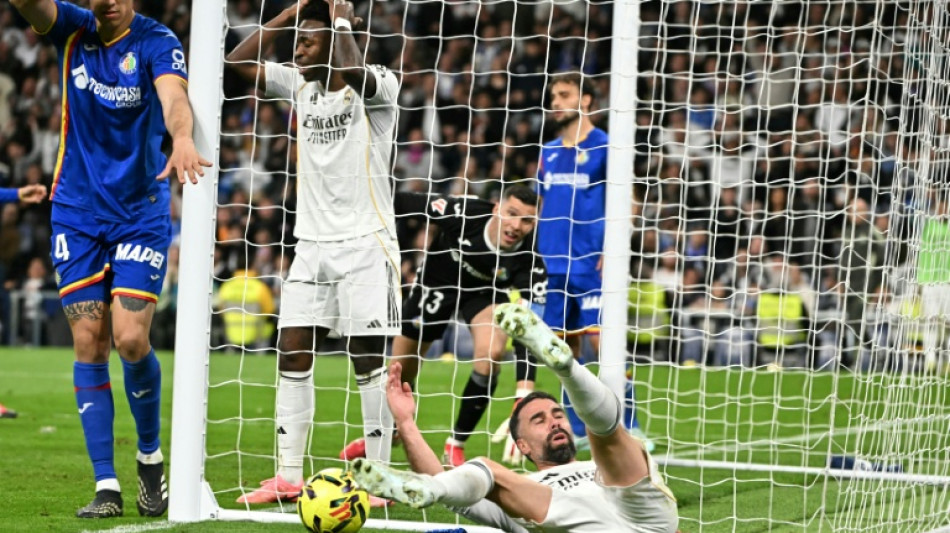 Carvajal, do Real Madrid, sofre fissura no p&eacute; direito