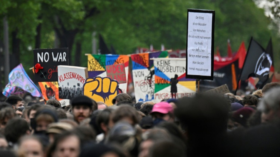 "Revolutionäre 1. Mai-Demonstration" zieht durch Berlin