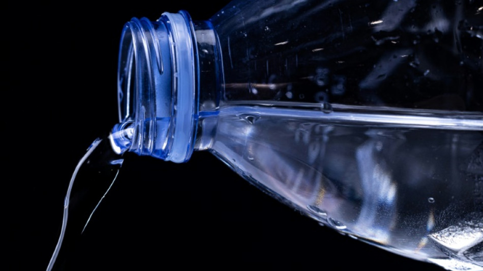 Eaux min&eacute;rales en bouteilles: de grandes marques dans le viseur pour des purifications interdites