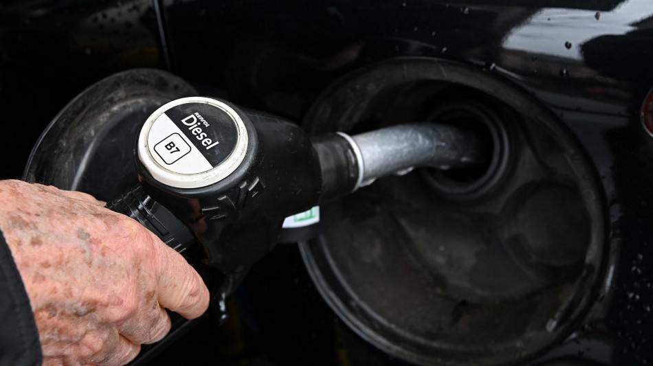 Esposto Assoutenti ad Antitrust e Gdf su 'rialzi speculativi carburanti'