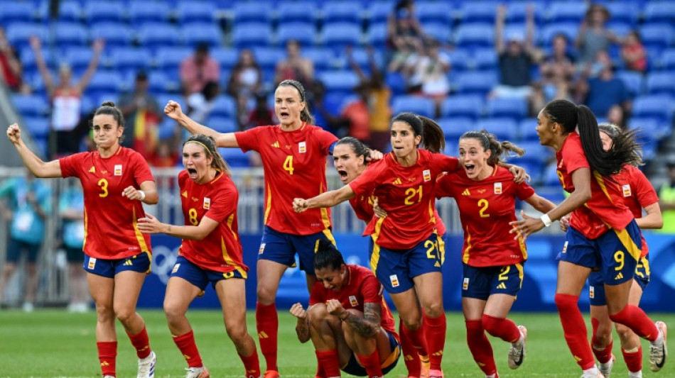 Espa&ntilde;a se bate con Brasil pensando en la triple corona del f&uacute;tbol femenino