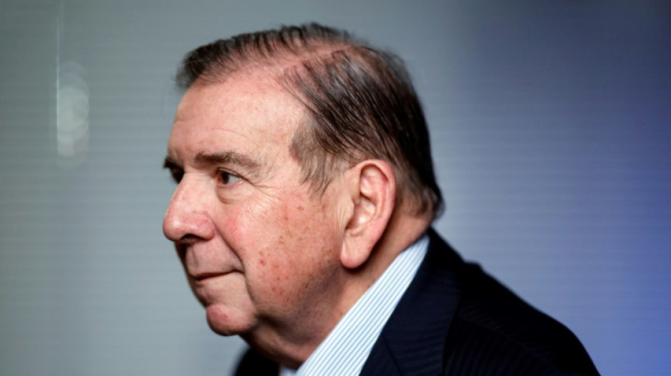 Opositor Gonz&aacute;lez Urrutia viaja a Argentina mientras Venezuela ofrece USD 100.000 por su captura