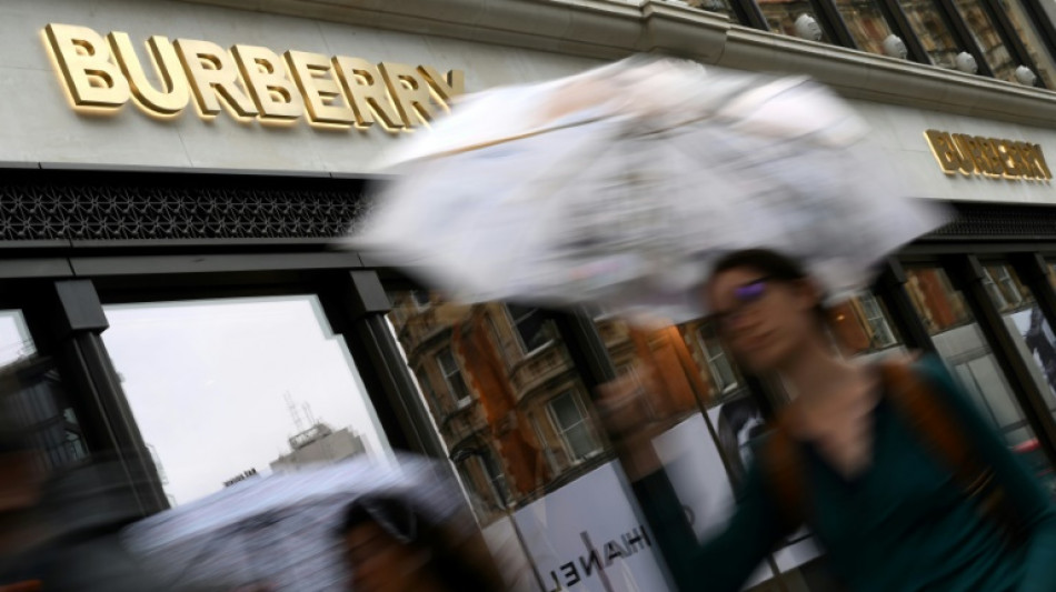 Los proveedores favoritos de Isabel II afrontan la p&eacute;rdida del sello real