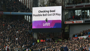 Angleterre: la majorit&eacute; des fans de Premier League souhaitent la suppression de la VAR, selon un sondage