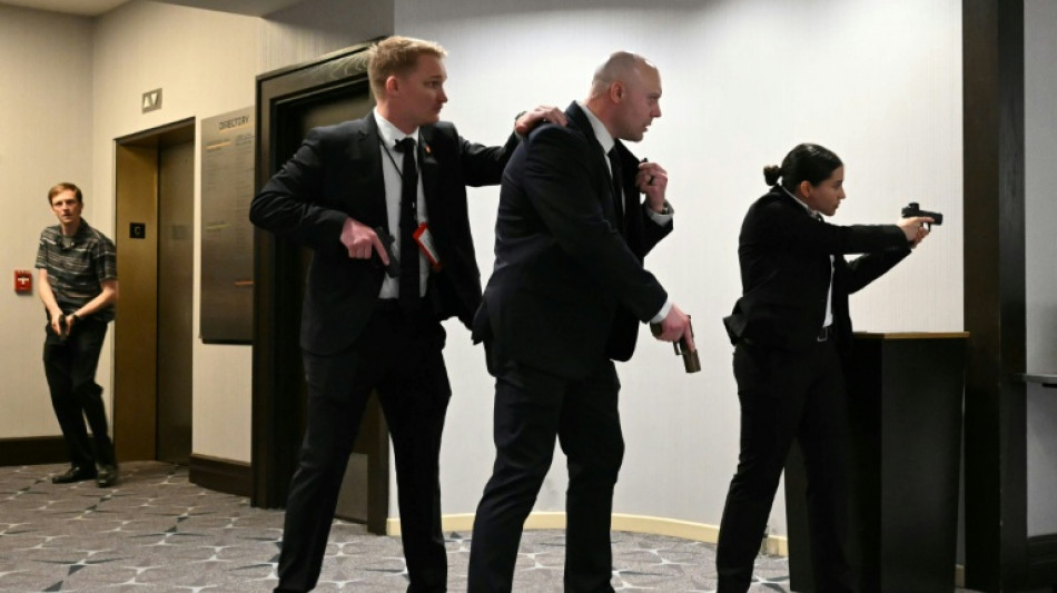 Un assaillant arm&eacute; tente de forcer l'entr&eacute;e d'un gala auquel assiste Trump