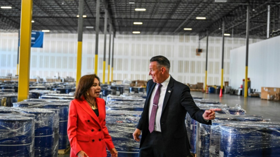 EUA apreende 13 mil barris de produtos qu&iacute;micos para fabricar drogas enviados da China ao M&eacute;xico