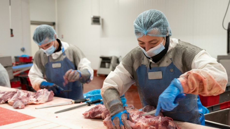 Chez les &eacute;leveurs de porcs et les charcutiers, la crainte de finir &agrave; l'os