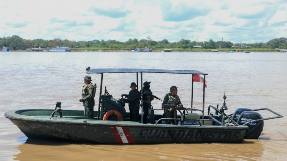 Petro considera 'ilegal' deten&ccedil;&atilde;o de top&oacute;grafos colombianos no Peru