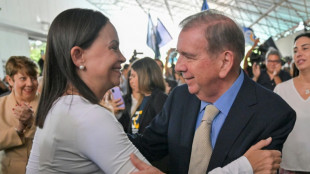 Candidato de oposici&oacute;n de Venezuela encabeza su primer mitin en la presidencial