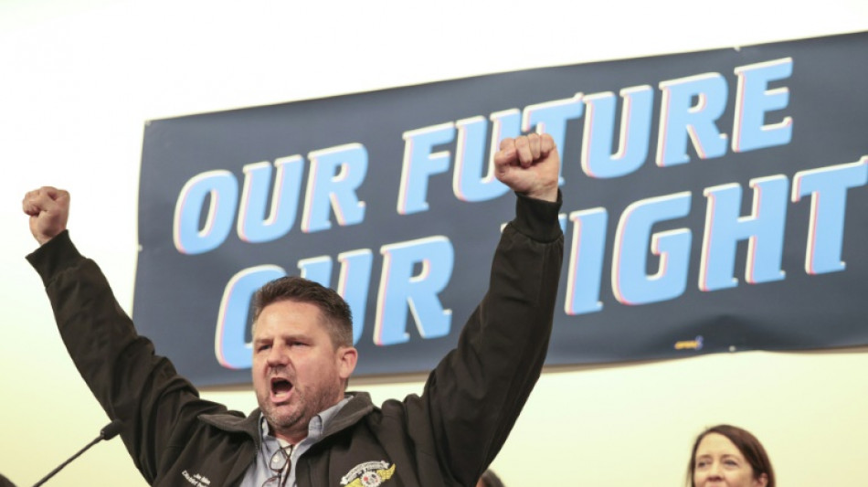 Boeing e trabalhadores chegam a acordo de princ&iacute;pio para encerrar greve