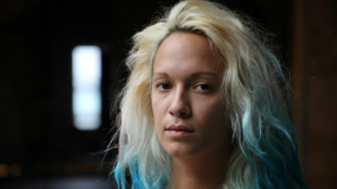 Livro cr&iacute;tico ao movimento trans vira sucesso de vendas na Amazon