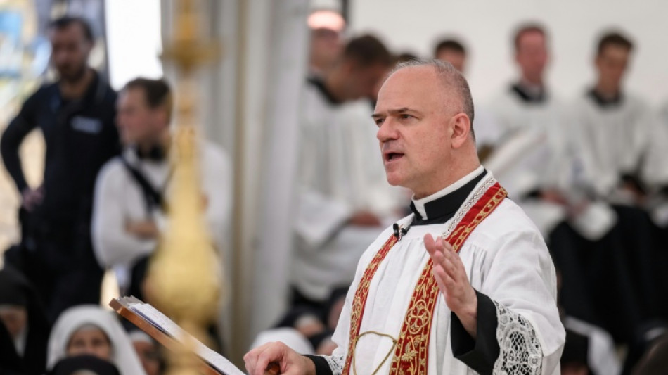Comunidade tradicionalista desafia o Vaticano e ordena quatro bispos