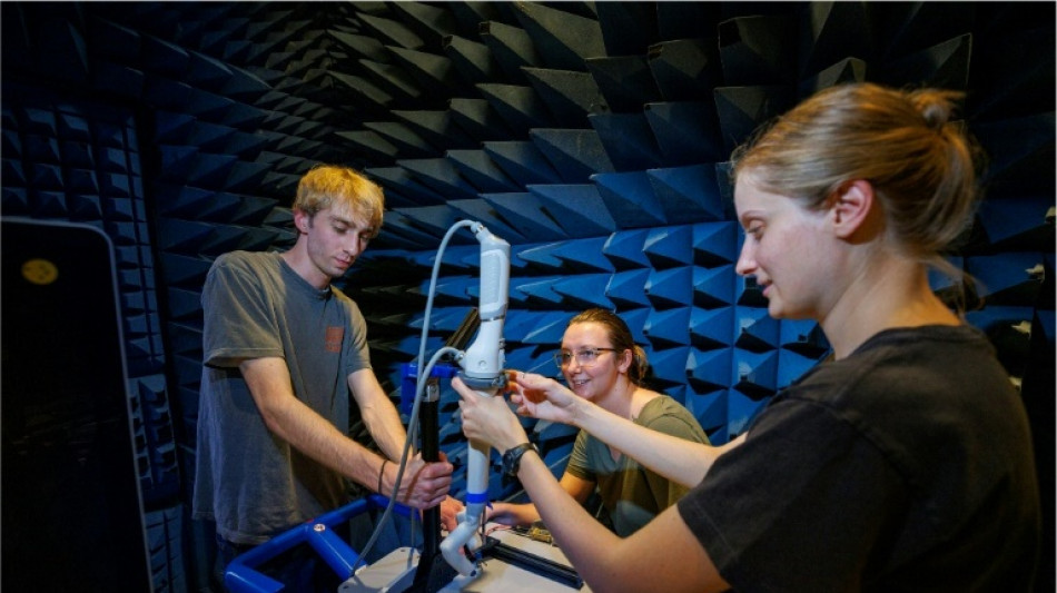 Dans l'espace, un petit robot chirurgien contr&ocirc;l&eacute; depuis la Terre pour la premi&egrave;re fois