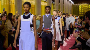 Da Miu Miu a Parigi ecco le ragazze in grembiule