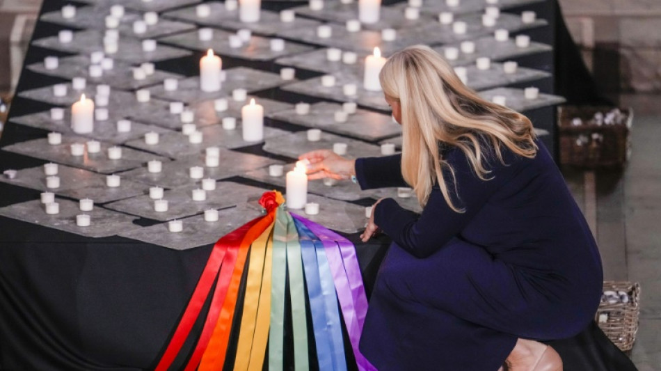 La Norv&egrave;ge c&eacute;l&egrave;bre l'amour arc-en-ciel au lendemain de la fusillade d'Oslo