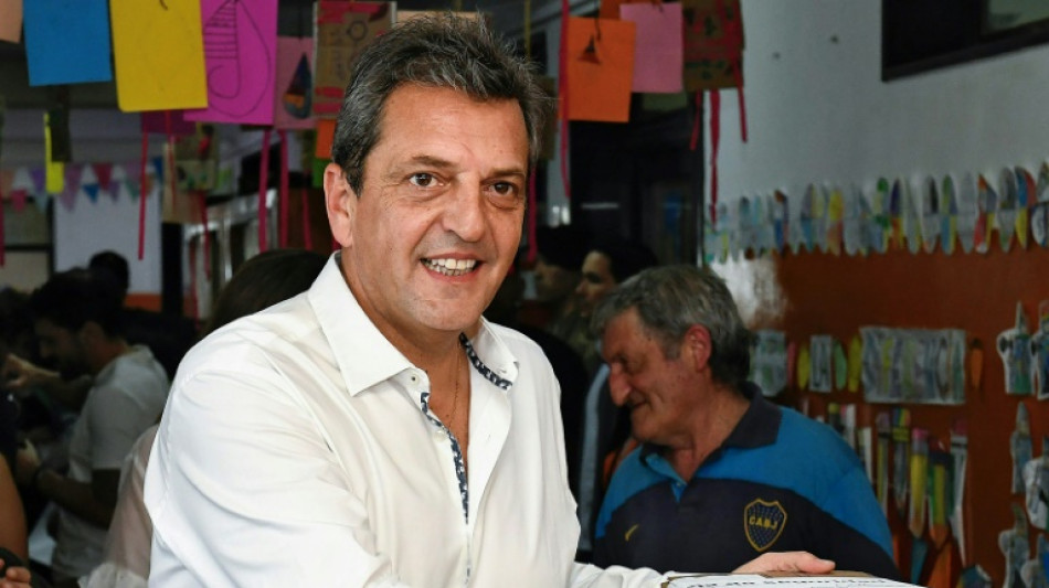 Sergio Massa e Javier Milei disputar&atilde;o segundo turno na Argentina